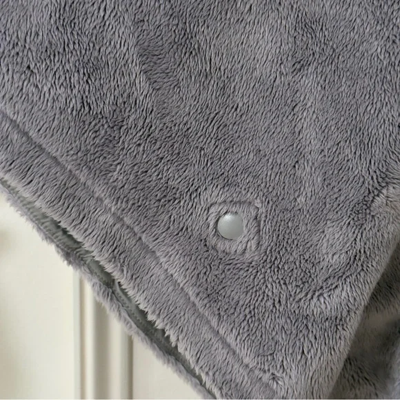 The North Face Kids Osito Gray/Purple Poncho Jacket M - Picture 4 of 8